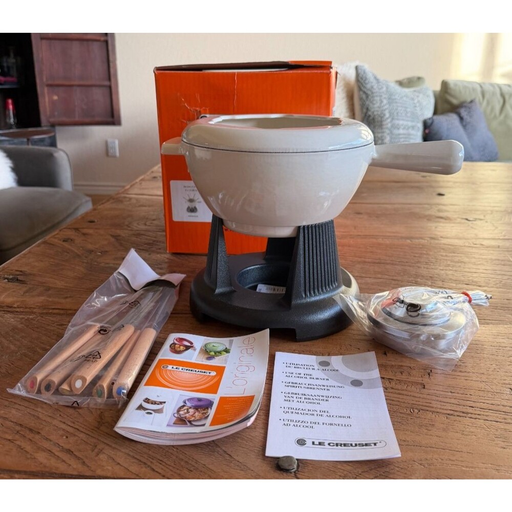 Le Creuset Enameled Cast Iron 2.25 qt Mode Fondue Set Meringue NEW